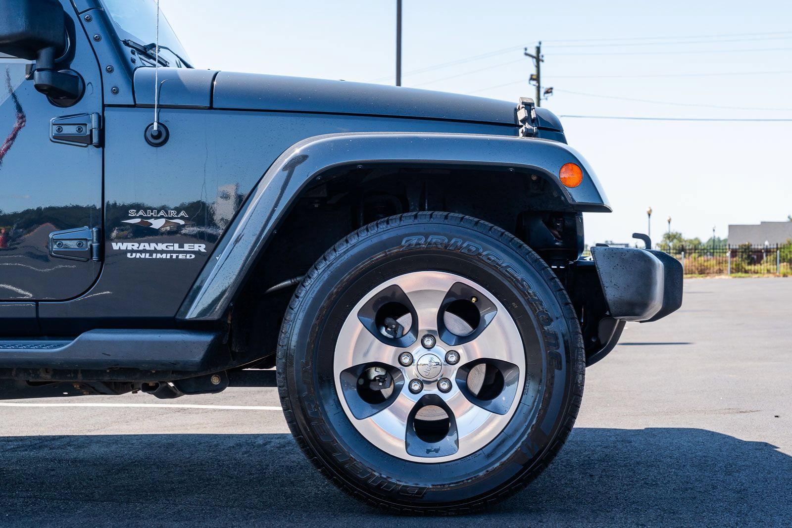 Used 2017 Jeep Wrangler Unlimited Sahara AWD/4WD image 9
