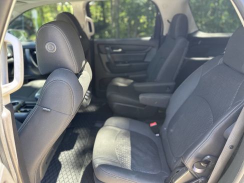 Used 2015 GMC Acadia SLE image 11
