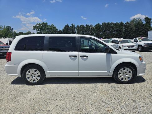 Used 2019 Dodge Grand Caravan SE FWD image 6