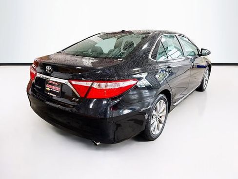Used 2017 Toyota Camry XLE w/ Moonroof Package FWD image 6