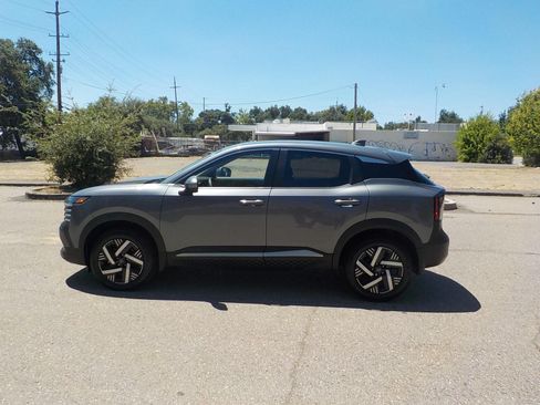 Used 2025 Nissan Kicks SV FWD image 7