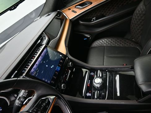 Used 2022 Jeep Grand Cherokee Summit image 20