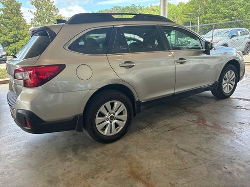 Used 2019 Subaru Outback 2.5i Premium w/ Popular Package #2 AWD/4WD image 3