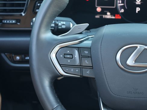 Used 2025 Lexus NX 250 FWD w/ Towing Package (2000 Lbs) image 19