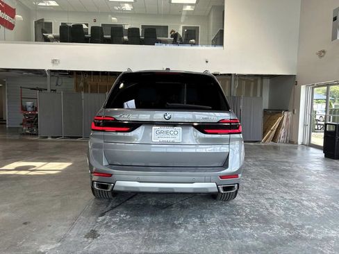 Used 2024 BMW X7 xDrive40i w/ Climate Comfort Package AWD/4WD image 4