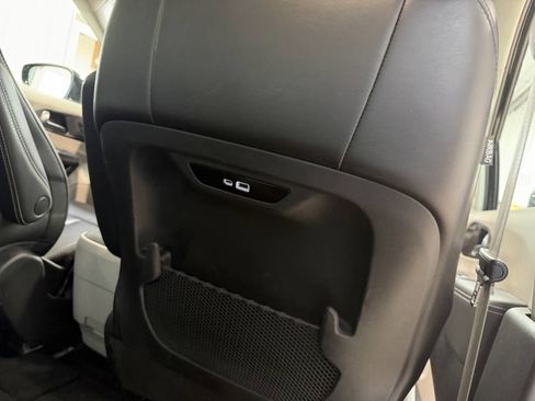 Used 2024 Chrysler Pacifica Touring-L FWD image 26
