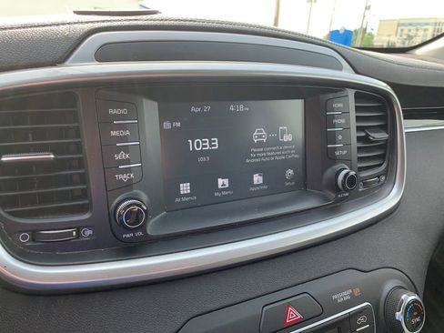 Used 2019 Kia Sorento FWD V6 image 24