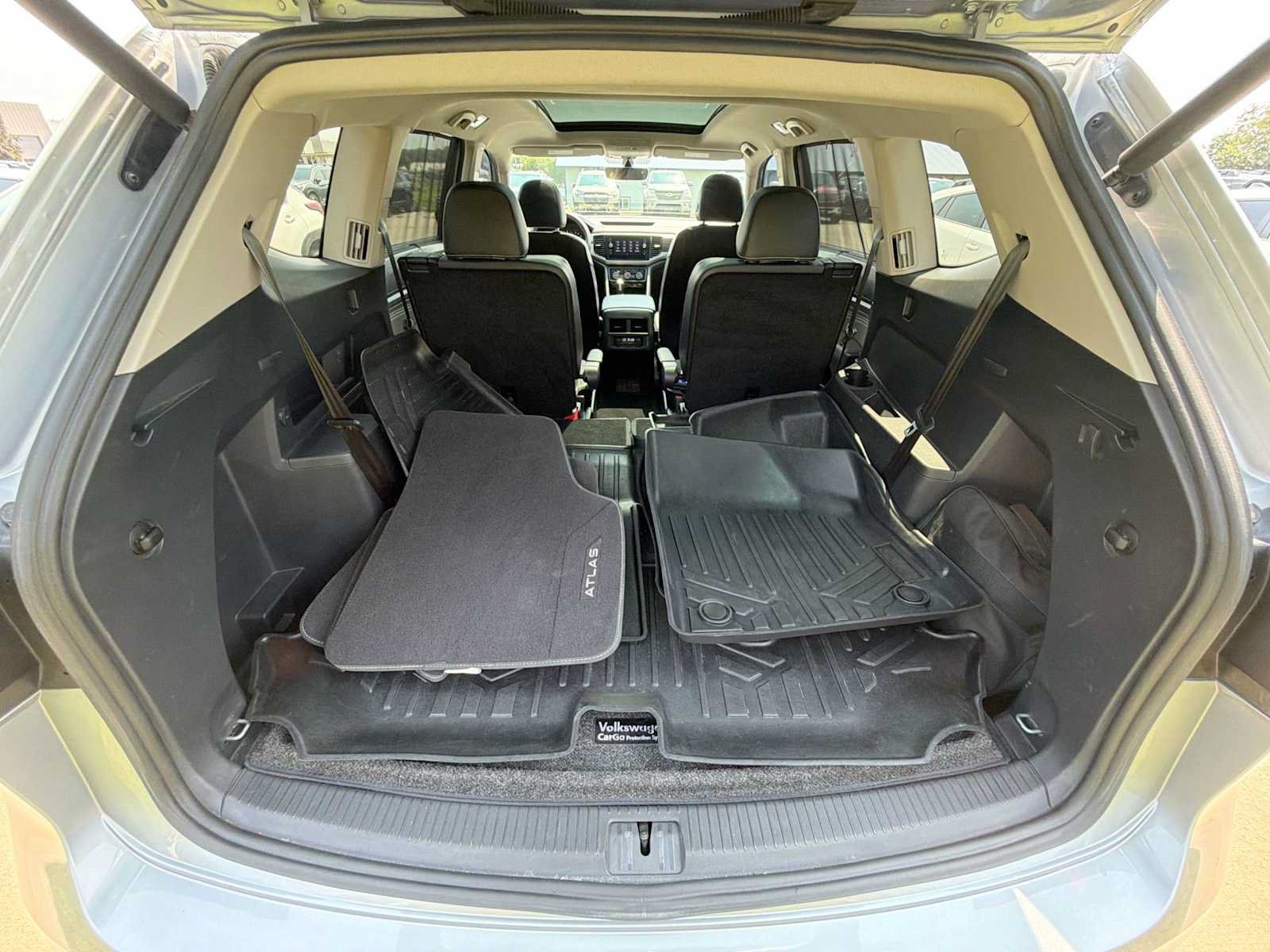 Used 2022 Volkswagen Atlas SE w/ Panoramic Sunroof Package AWD/4WD image 11
