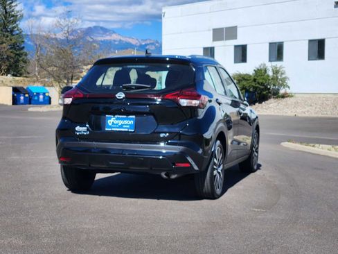 Used 2023 Nissan Kicks SV FWD image 3