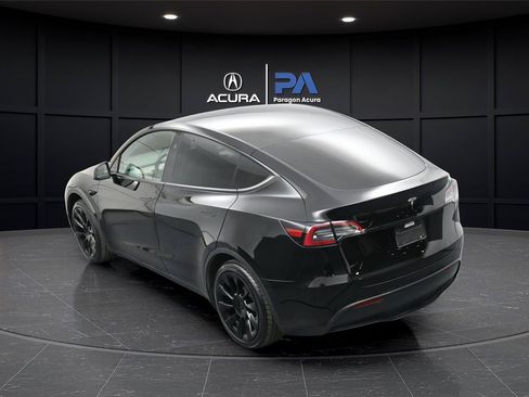 Used 2024 Tesla Model Y 2WD image 32