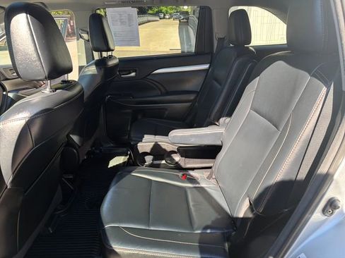 Used 2017 Toyota Highlander XLE AWD/4WD image 14