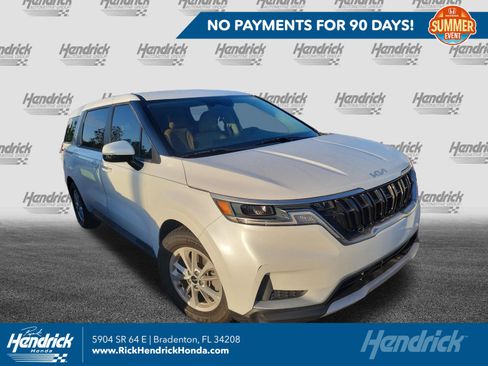 Used 2023 Kia Carnival LX FWD image 1