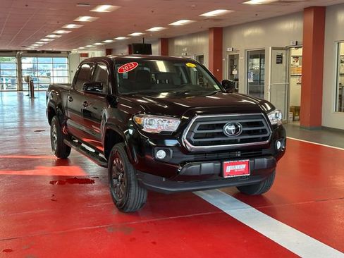 Used 2023 Toyota Tacoma SR5 AWD/4WD image 2