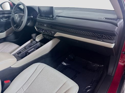 Used 2025 Honda Accord LX image 30