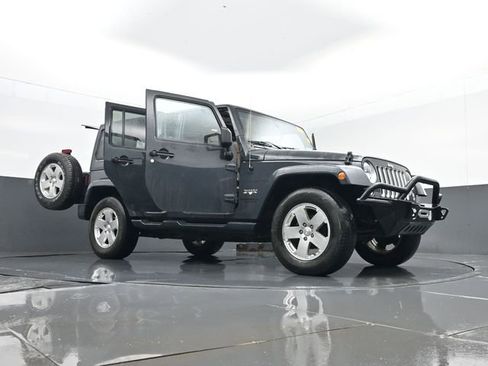 Used 2016 Jeep Wrangler Unlimited Sahara w/ Dual Top Group AWD/4WD image 31