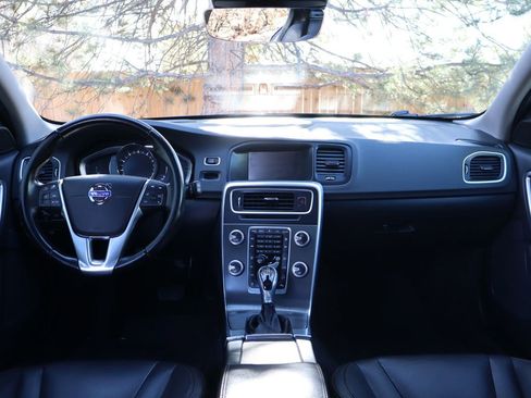 Used 2016 Volvo V60 T5 Cross Country Platinum image 16