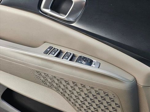 Used 2026 Kia Carnival FWD image 5