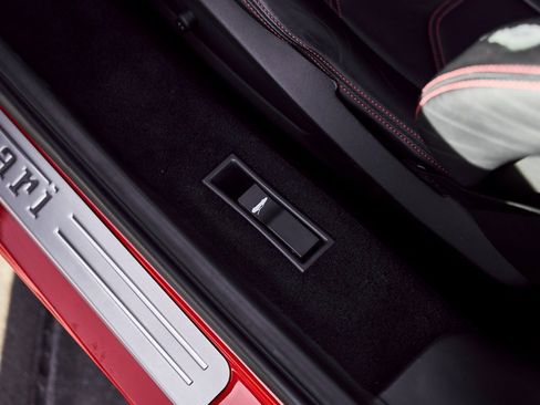 Used 2019 Ferrari 488 Spider Base image 37