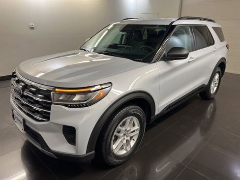New 2026 Ford Explorer Active image 3