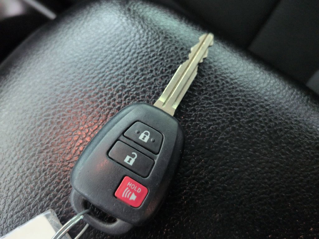 Used 2015 Toyota RAV4 XLE FWD image 46