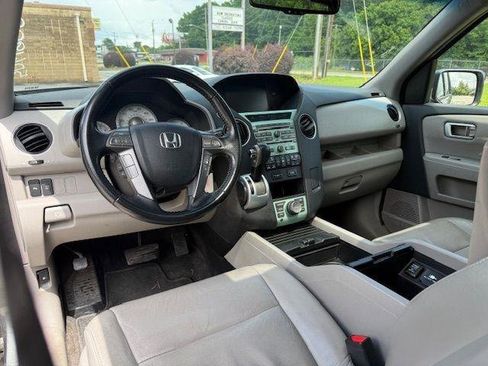 Used 2010 Honda Pilot Touring image 7