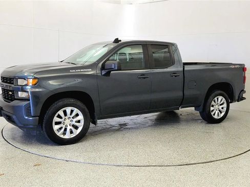 Used 2019 Chevrolet Silverado 1500 Custom w/ Custom Value Package AWD/4WD image 4