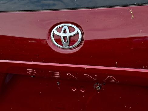 Used 2017 Toyota Sienna LE FWD image 31