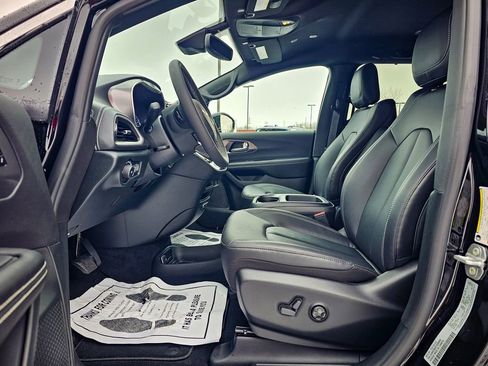 New 2026 Chrysler Pacifica Select image 12