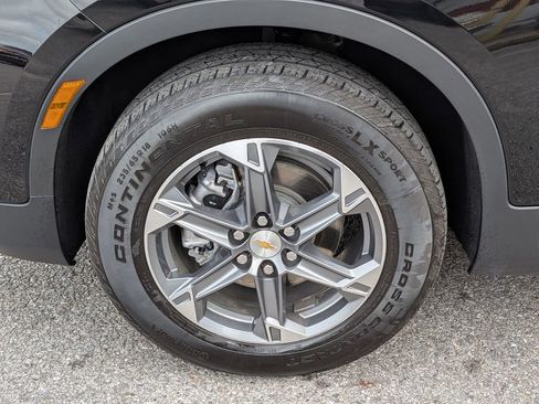 Used 2025 Chevrolet Blazer LT FWD image 11