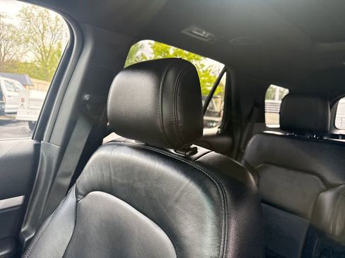 Used 2017 Ford Explorer XLT w/ Equipment Group 202A AWD/4WD image 45