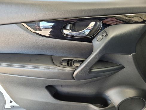 Certified 2022 Nissan Rogue Sport SV image 17