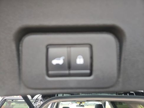 Used 2023 Nissan Rogue SV w/ SV Premium B Package image 38