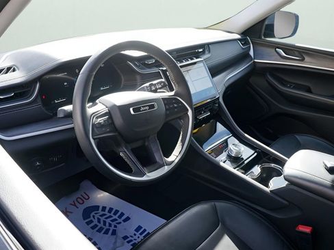 Used 2023 Jeep Grand Cherokee Limited image 12