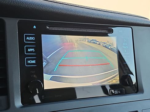 Used 2017 Toyota Sienna XLE Premium image 26