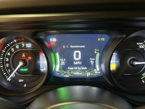Used 2025 Jeep Wrangler Unlimited Sahara AWD/4WD image 19