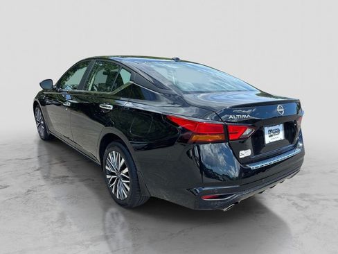 Used 2023 Nissan Altima 2.5 SV w/ SV Premium Package AWD/4WD image 3