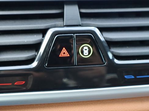 Used 2018 BMW 750i xDrive AWD/4WD image 30