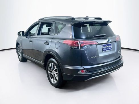 Used 2017 Toyota RAV4 XLE w/ All Weather Liner Package AWD/4WD image 9