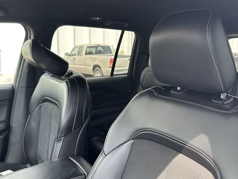 Used 2025 Jeep Grand Cherokee Altitude AWD/4WD image 18