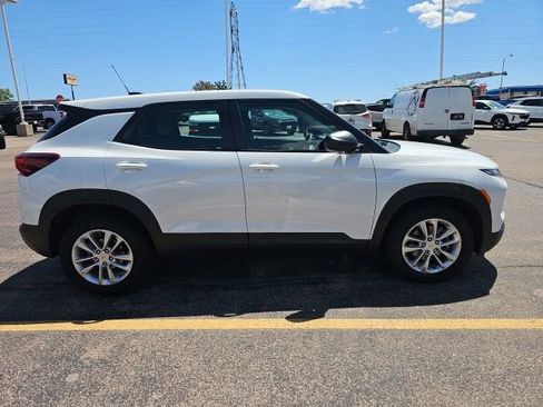 Used 2024 Chevrolet TrailBlazer LS FWD image 2