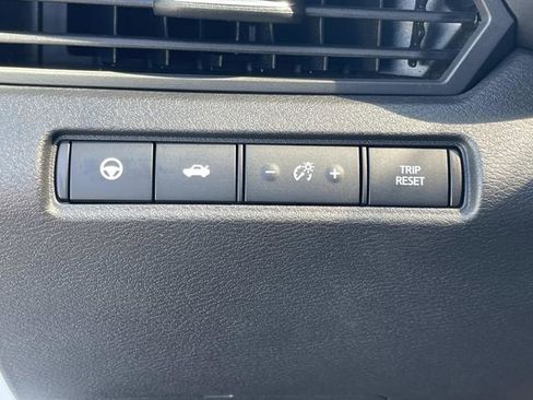Used 2025 Nissan Altima 2.5 SL FWD image 36