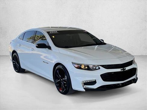 Used 2018 Chevrolet Malibu LT w/ Leather Package FWD image 5