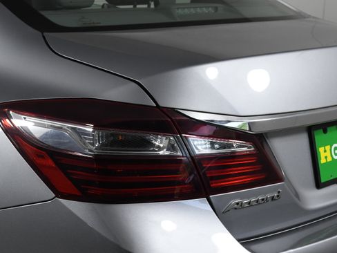 Used 2017 Honda Accord EX-L image 32