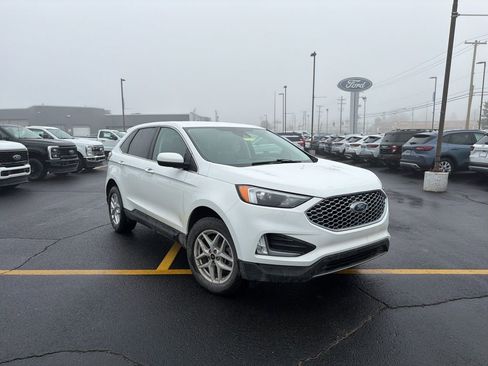 Used 2023 Ford Edge SEL w/ Convenience Package image 3