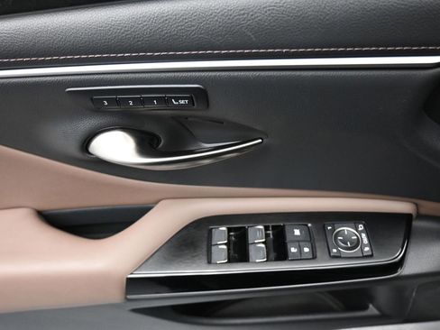 Used 2023 Lexus ES 350 w/ Premium Package FWD image 10