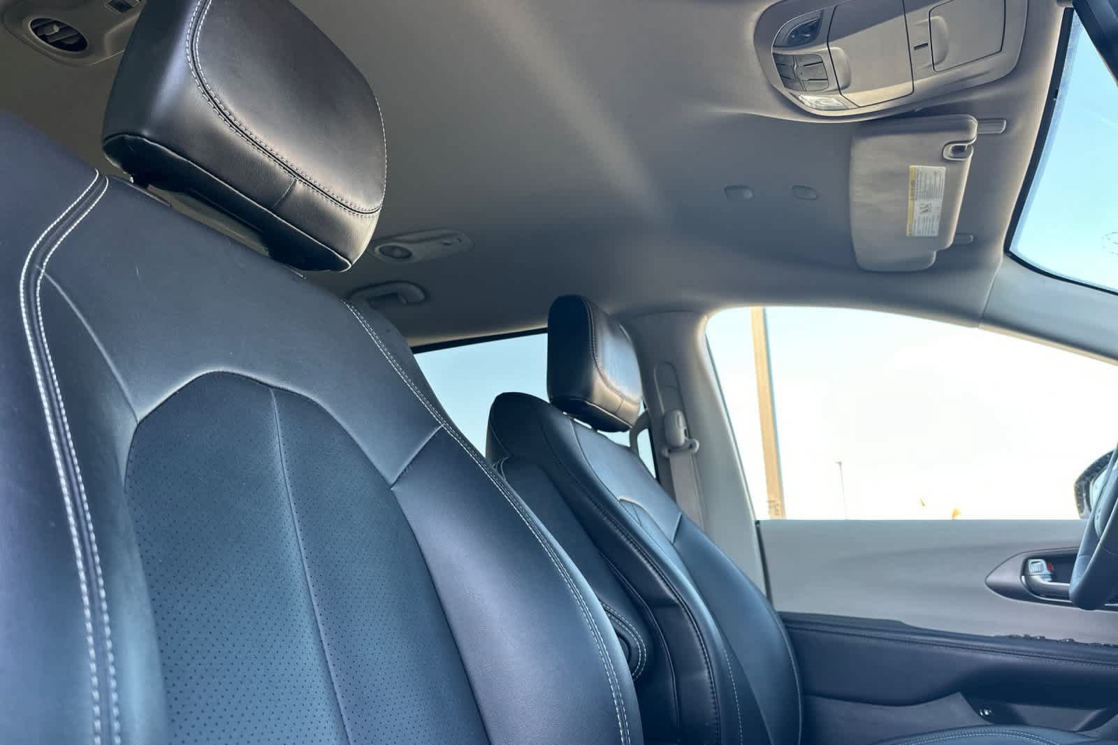 Used 2024 Chrysler Pacifica Limited FWD image 19