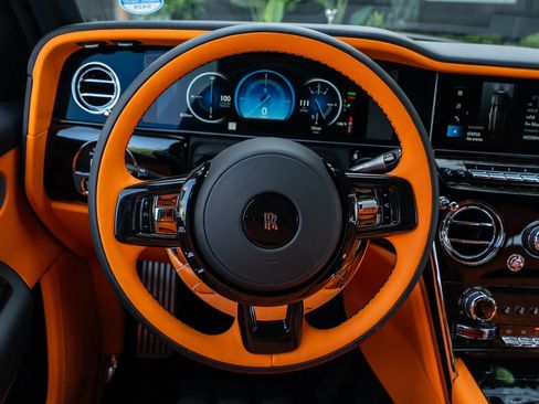 Used 2025 Rolls-Royce Cullinan image 27