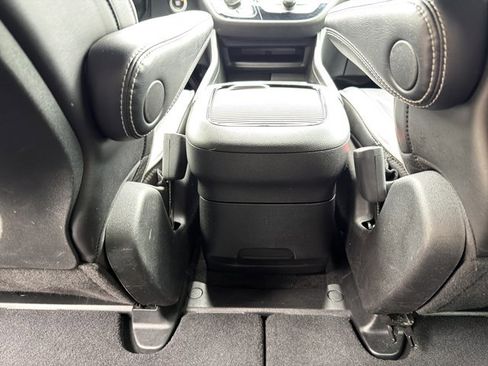 Used 2025 Chrysler Pacifica Limited FWD image 23