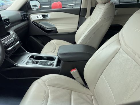 Used 2022 Ford Explorer Platinum w/ Equipment Group 601A image 24