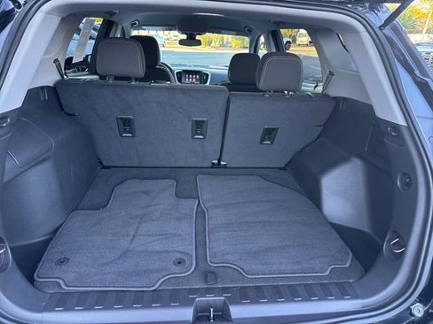 Used 2023 GMC Terrain SLE w/ Driver Convenience Package image 29